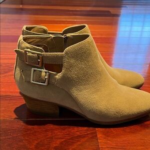 Clarks Women's Suede Ankle Boots - Light Tan